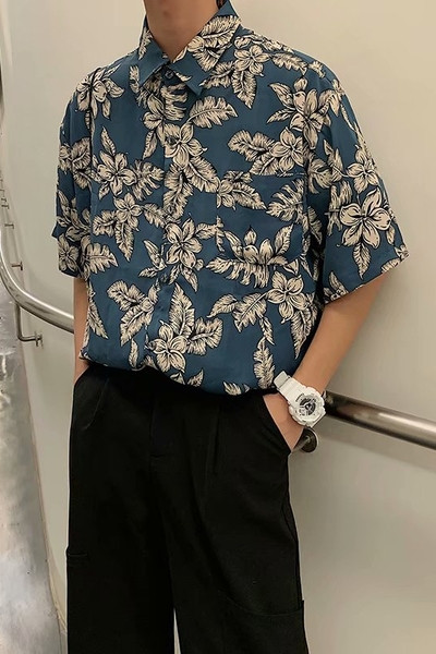 Nyári férfi ing klasszikus gallérral és virágmintával