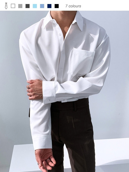 Stilīgs vīriešu krekls ar klasisku apkakli, garām piedurknēm un kabatu