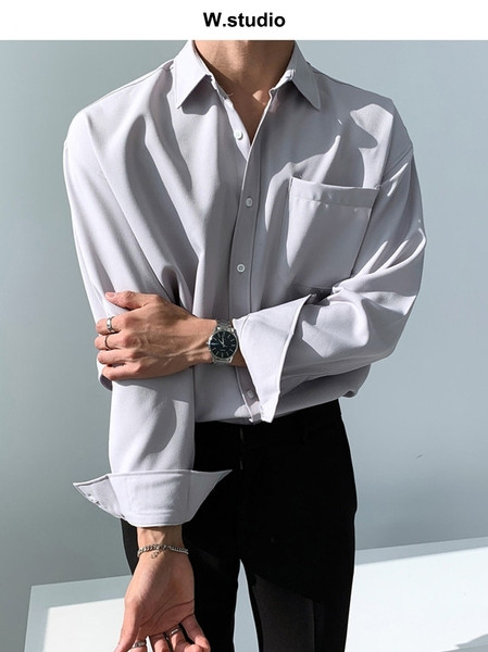 Stilīgs vīriešu krekls ar klasisku apkakli, garām piedurknēm un kabatu