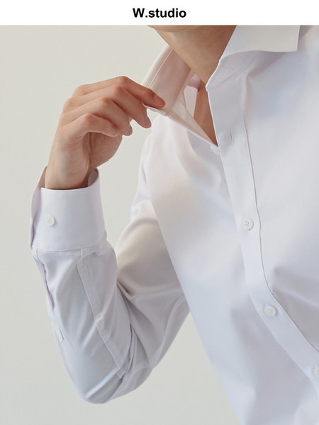 Stilīgs vīriešu krekls ar klasisku apkakli, garām piedurknēm un kabatu