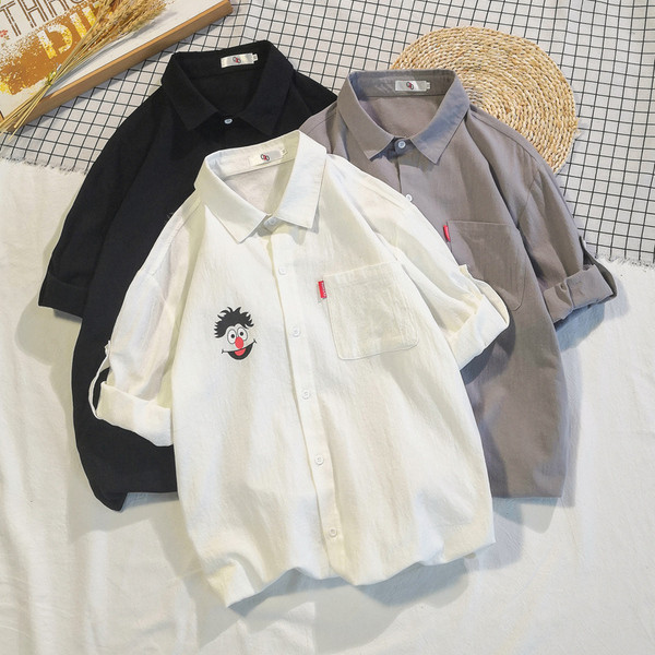 Ikdienas vīriešu krekls ar īsām piedurknēm un aplikāciju