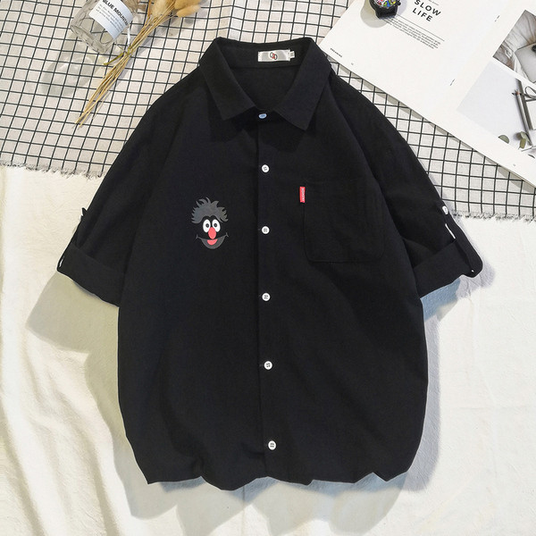 Ikdienas vīriešu krekls ar īsām piedurknēm un aplikāciju