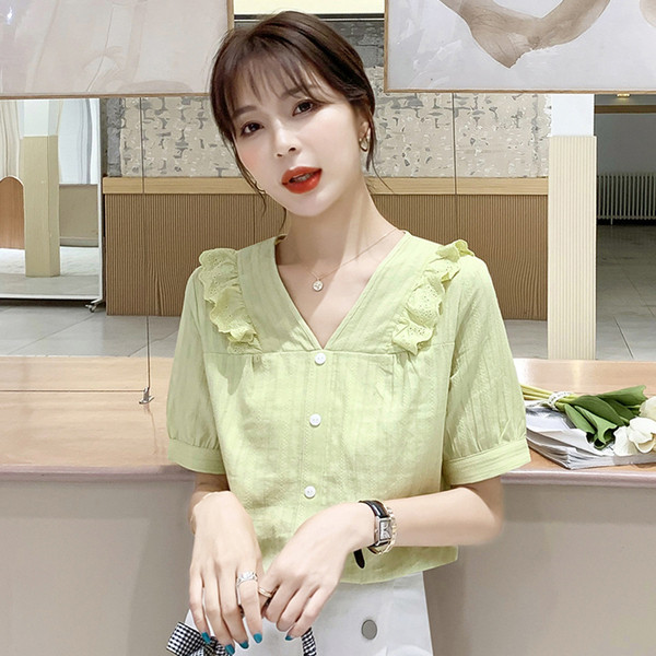 Sieviešu plats krekls ar lokām un špica kakla izgriezumu