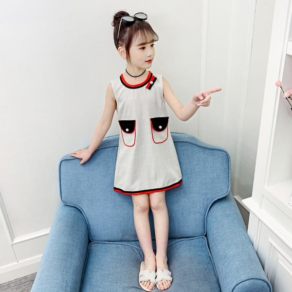 Ikdienas bērnu kleita ar kabatu imitācijām un pērlēm