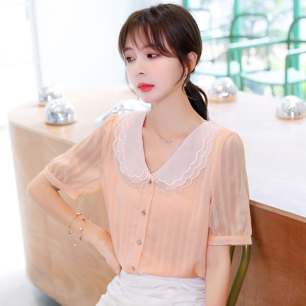 Női ing széles modell csipkével és spitz nyakkivágással