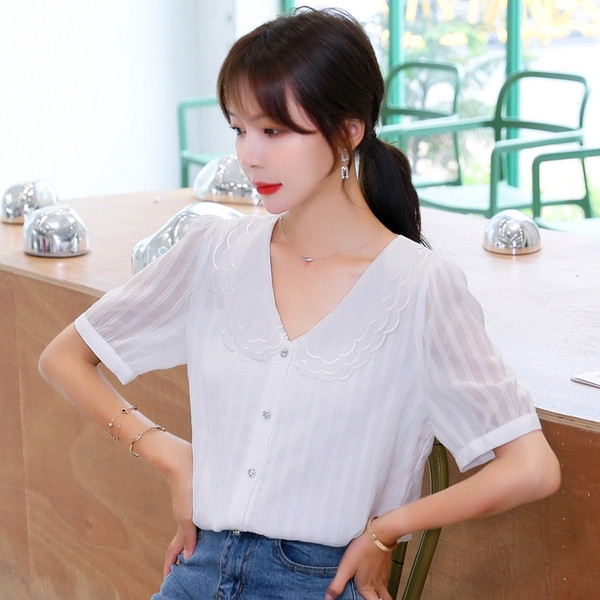 Női ing széles modell csipkével és spitz nyakkivágással