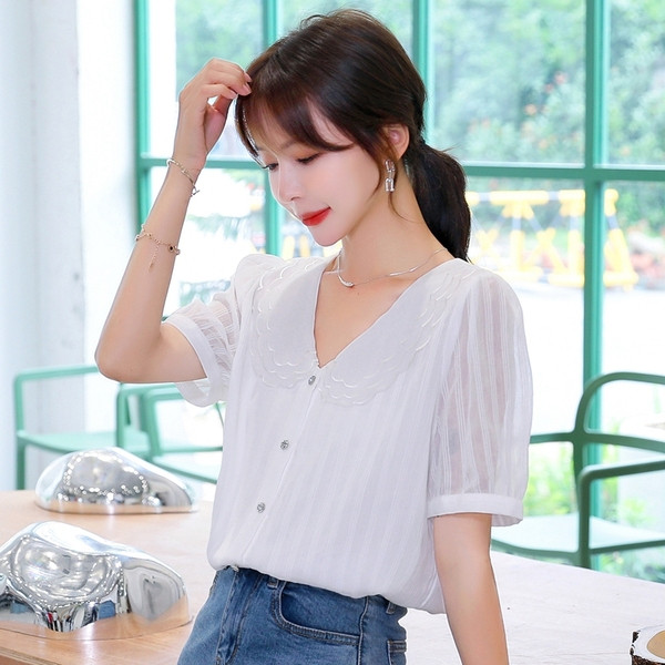 Női ing széles modell csipkével és spitz nyakkivágással