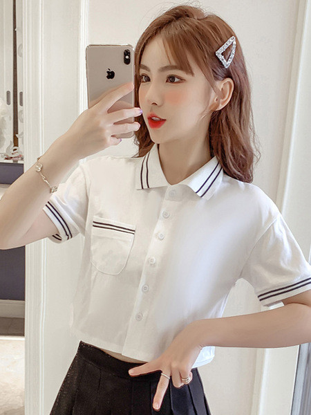 Rövid női ing zsebbel és rövid ujjú