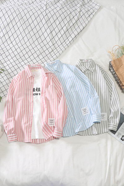 Hosszú ujjú, feliratos csíkos férfi ing