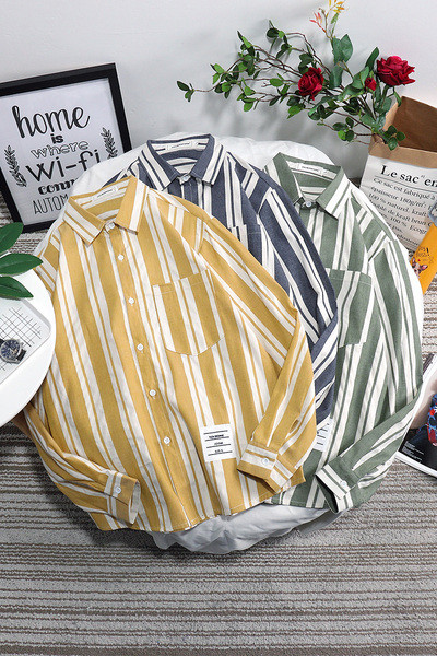 Csíkos férfi ing klasszikus gallérral, hosszú ujjal és zsebbel