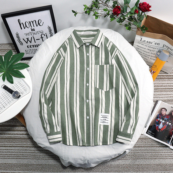 Csíkos férfi ing klasszikus gallérral, hosszú ujjal és zsebbel