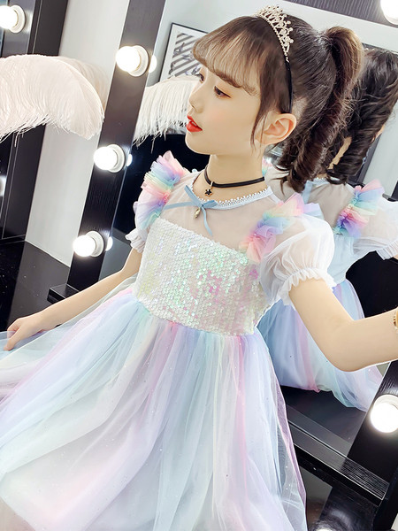 Daudzkrāsaina bērnu kleita ar tilla un fliteriem