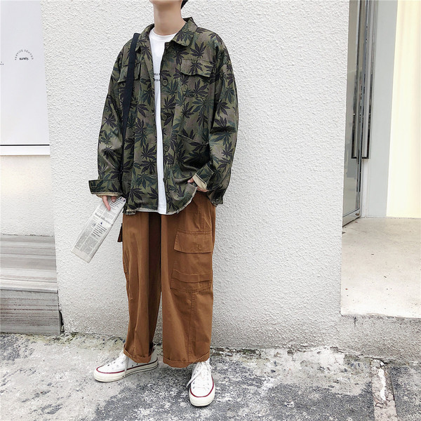 Aktuális férfi ing hosszú ujjal és klasszikus gallérral