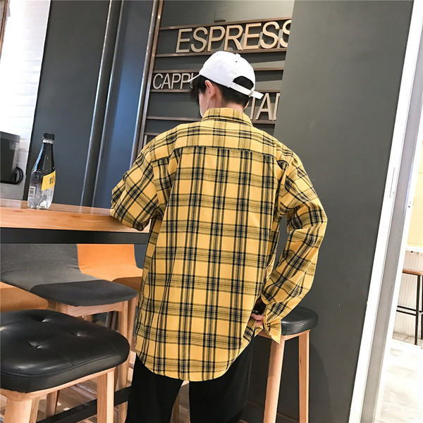 Kockás férfi ing széles modell hosszú ujjal és klasszikus gallérral