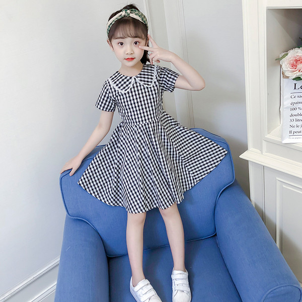 Kockás gyerekruha szalaggal és ovális nyakkivágással