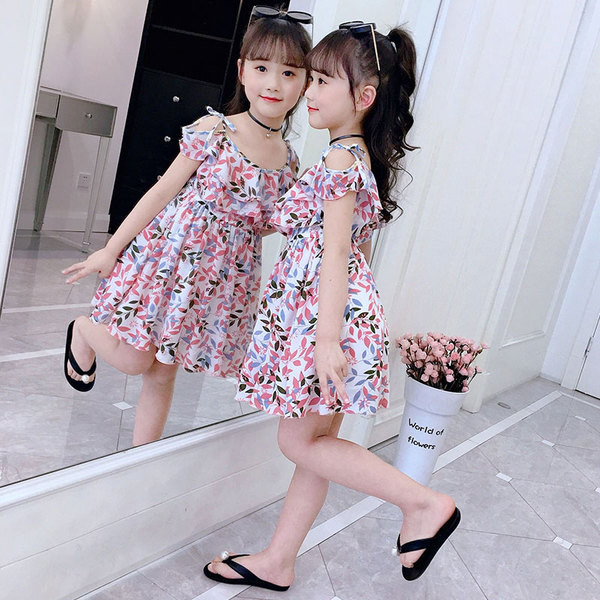 Nyári gyerekruha virágmintával