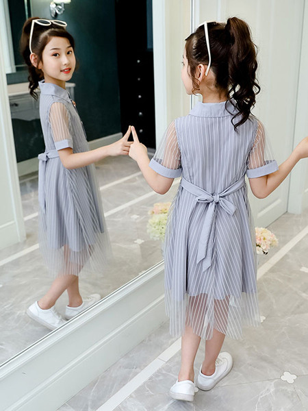 Gyerekruha klasszikus gallérral és tüllel