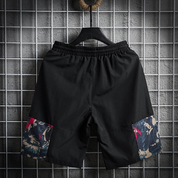 Ikdienas vīriešu šorti ar elastīgu jostasvietu un krāsainiem elementiem