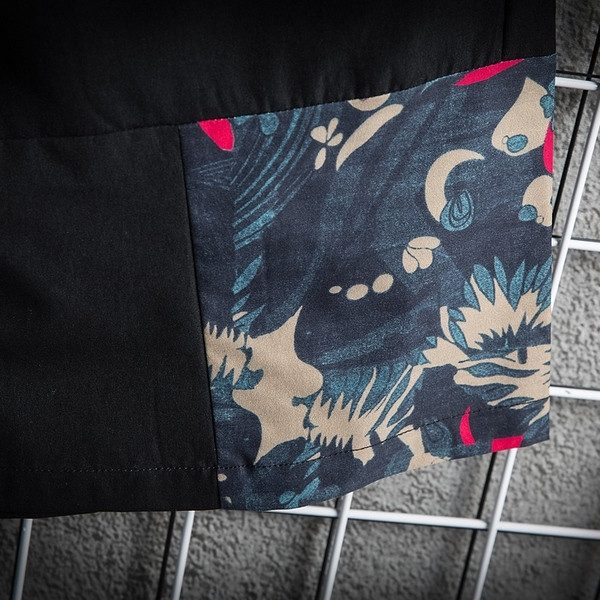 Ikdienas vīriešu šorti ar elastīgu jostasvietu un krāsainiem elementiem