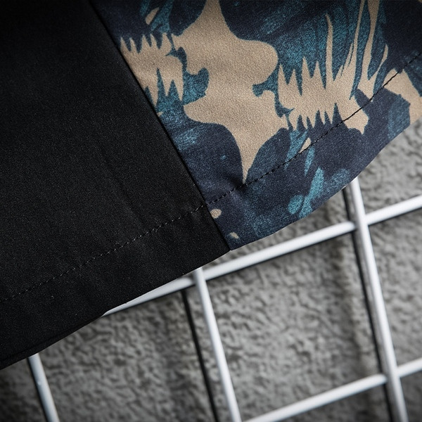 Ikdienas vīriešu šorti ar elastīgu jostasvietu un krāsainiem elementiem