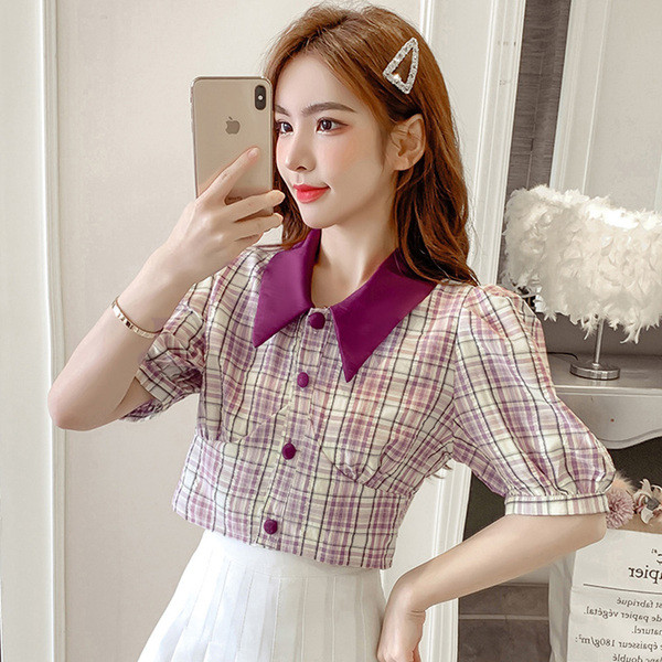 Kockás rövid ing klasszikus gallérral és széles ujjakkal