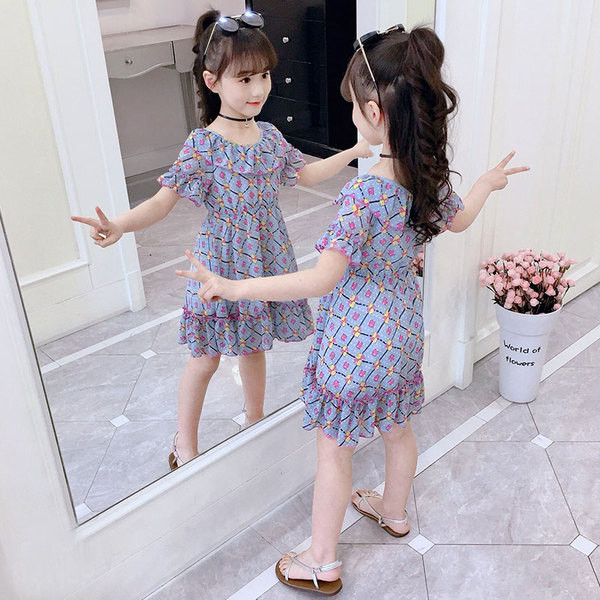 Testreszabott gyerekruha ovális nyakkivágással és rövid ujjakkal