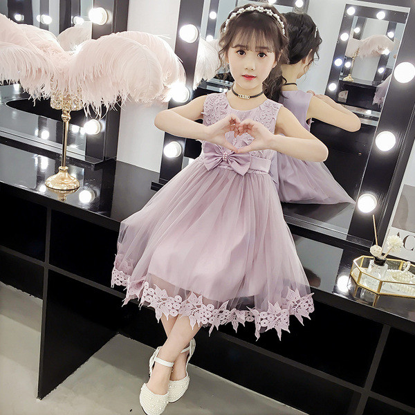 Gyerekruha csipkével és szalaggal