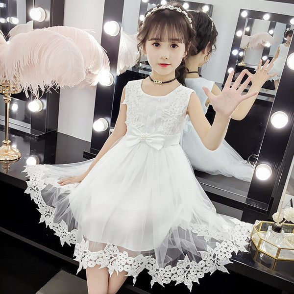 Gyerekruha csipkével és szalaggal