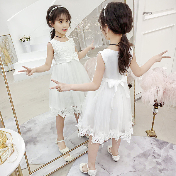 Gyerekruha csipkével és szalaggal