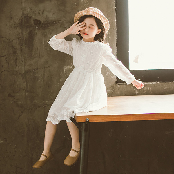 Gyermek csipkeruha ovális nyakkivágással