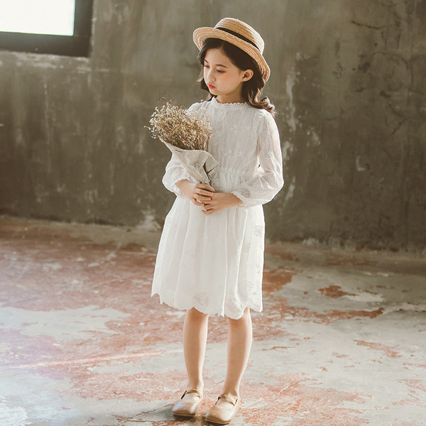 Gyermek csipkeruha ovális nyakkivágással