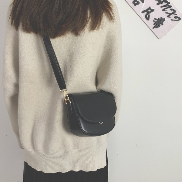 Női bőr válltáska