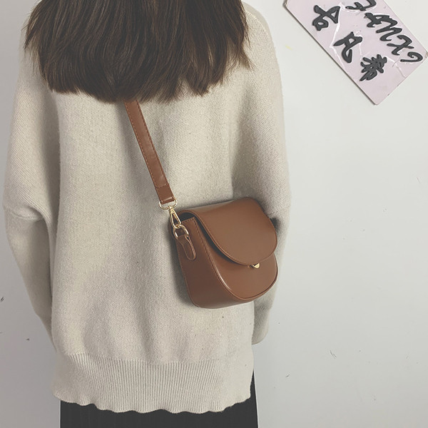 Női bőr válltáska