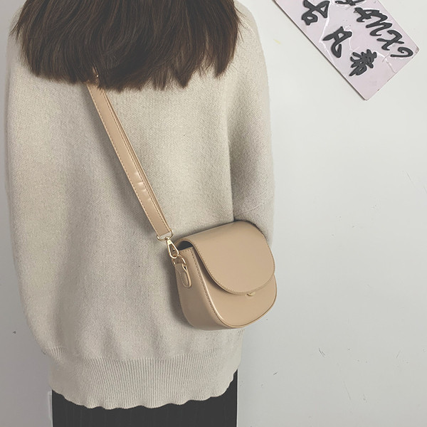 Női bőr válltáska