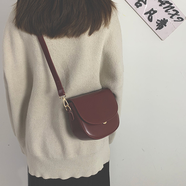 Női bőr válltáska