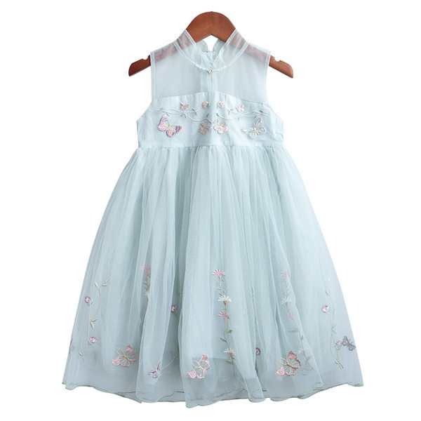 Modern gyerekruha tüllel, hímzéssel és alacsony gallérral