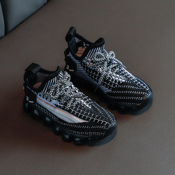 Légáteresztő gyerek tornacipő fűzővel és durva talppal