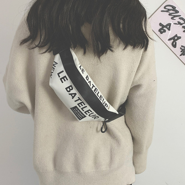 Női táska deréknak megfelelő feliratokkal