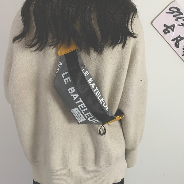 Női táska deréknak megfelelő feliratokkal