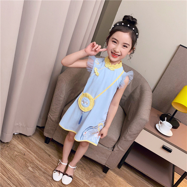 Alkalmi gyerekruha alacsony gallérral, hímzéssel, tüll ujjakkal