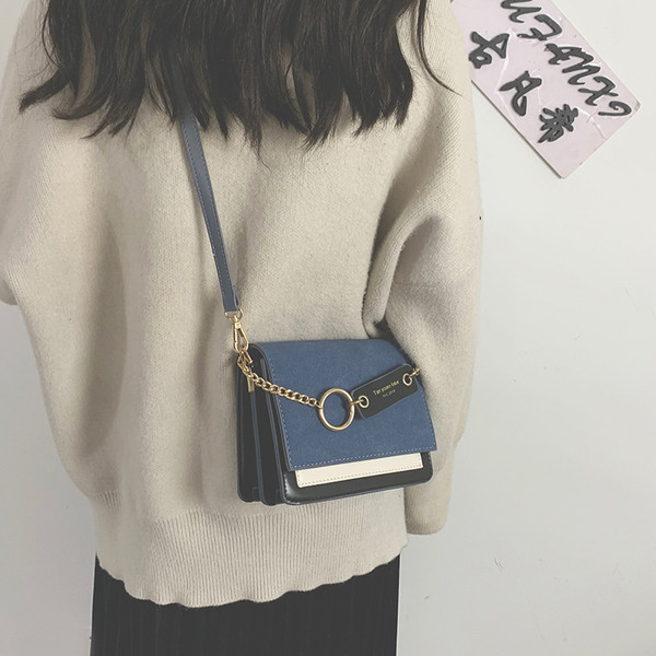 Eko bőrből készült modern női táska fém lánccal