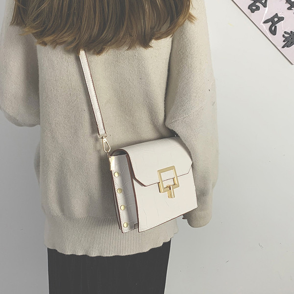 Erős női táska eko bőrből, négyzet alakú