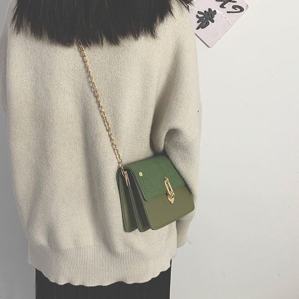 Modern női táska fém hosszú fogantyúval és elemmel