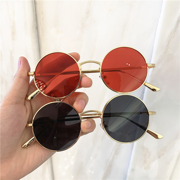 Modern, kerek női napszemüveg vékony kerettel