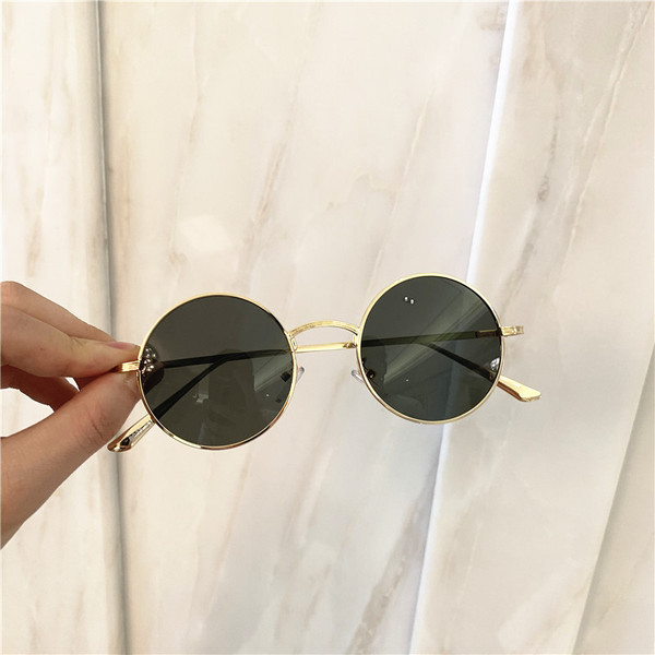 Modern, kerek női napszemüveg vékony kerettel