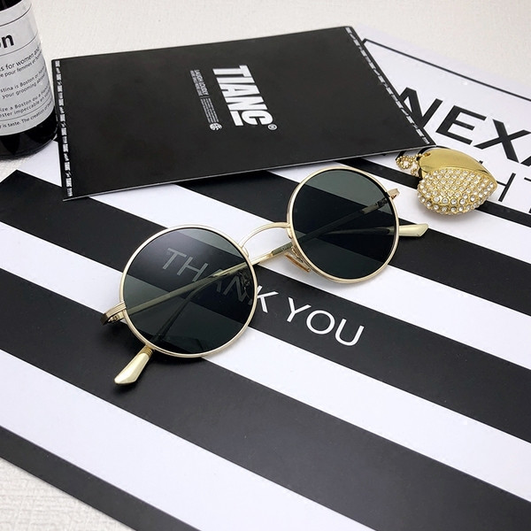 Modern, kerek férfi napszemüveg