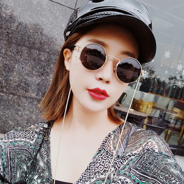 Modern kerek női szemüveg vékony kerettel