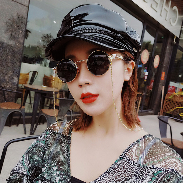 Modern kerek női szemüveg vékony kerettel