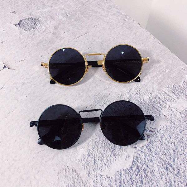 Modern kerek női szemüveg vékony kerettel