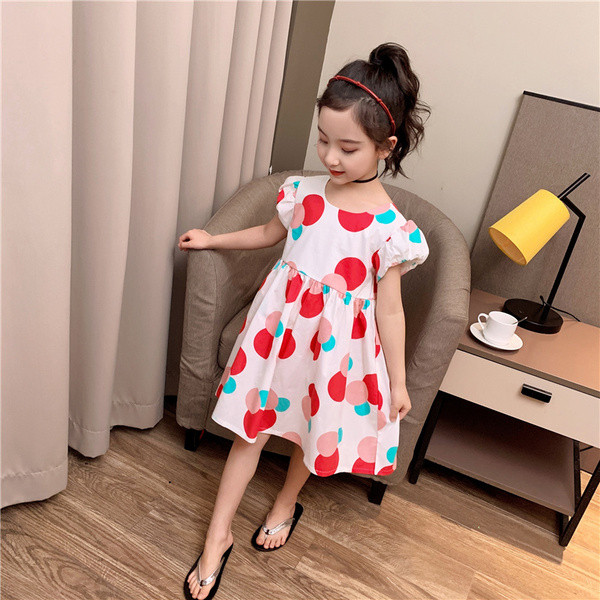 Nyári gyerekruha ovális nyakkivágással és mintával